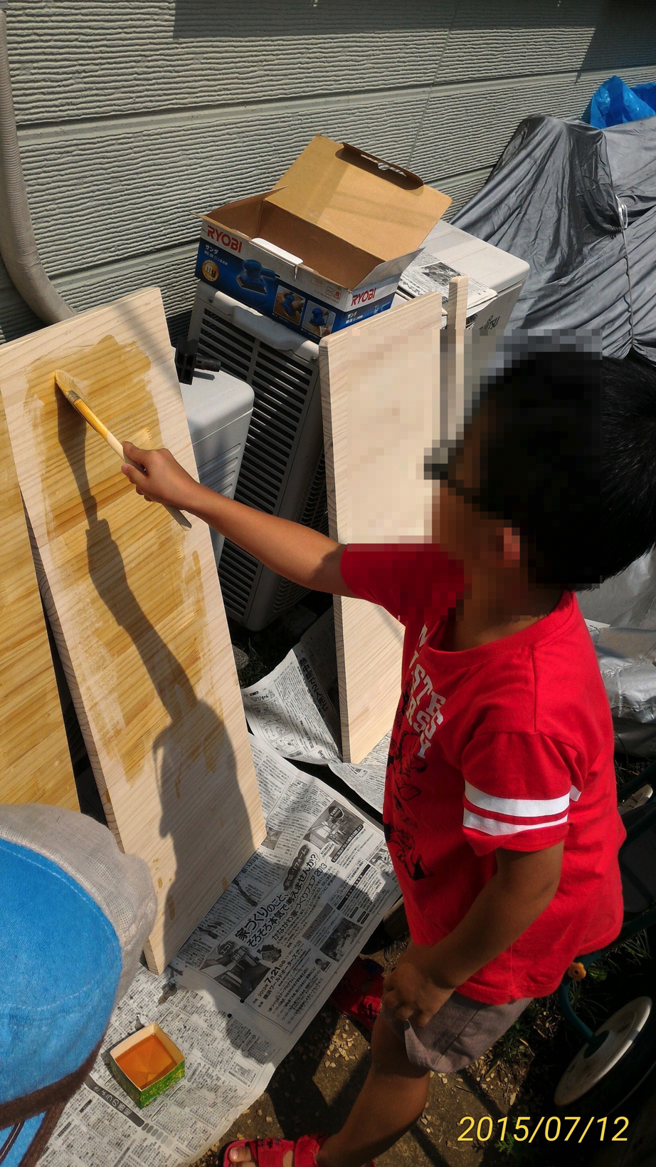 【DIY：キッチンに折りたたみテーブルを作る】②　角落とし→ヤスリがけ→ニス塗り